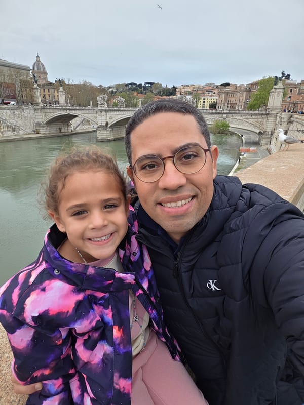 José Roberto com a filha Luísa, em viagem
